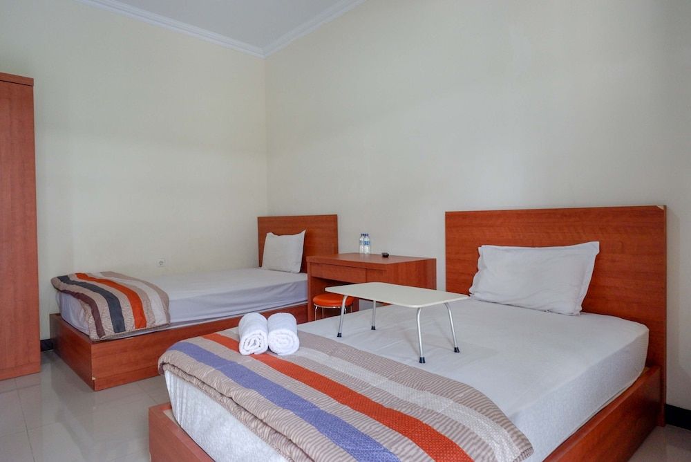 Urbanview Hotel Syariah Casa Azmya Yogyakarta Twin Room 4