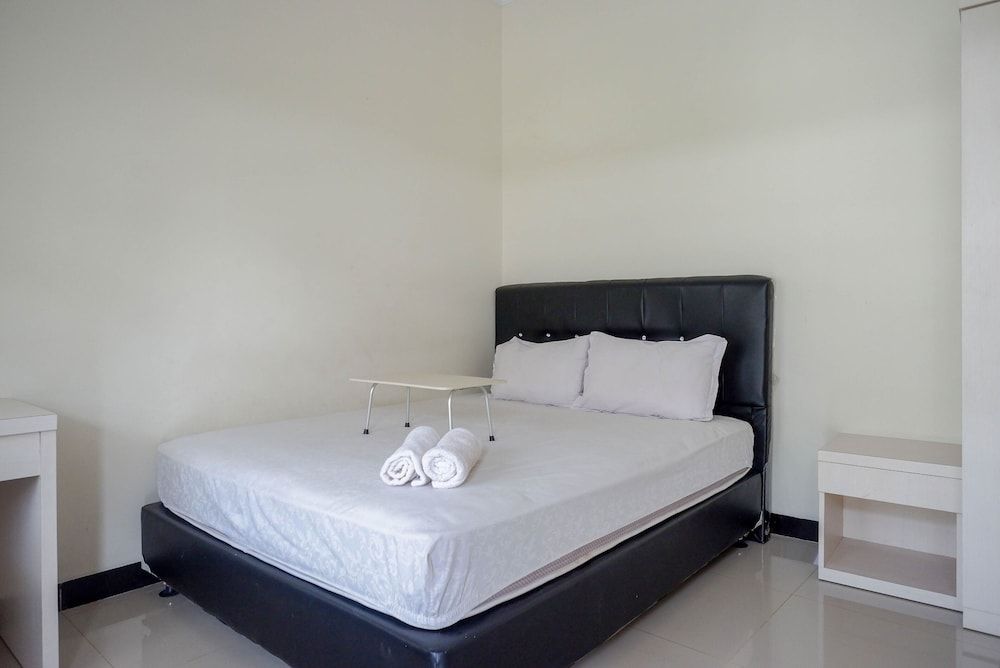 Urbanview Hotel Syariah Casa Azmya Yogyakarta Double Room 8