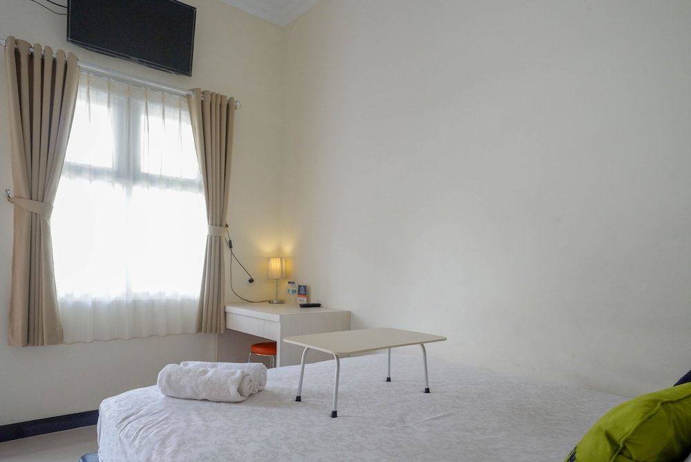 Urbanview Hotel Syariah Casa Azmya Yogyakarta Double Room 6