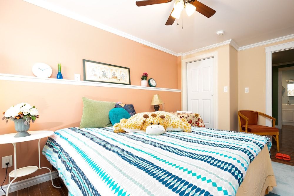 Lily's Garden Comfort Double Room, Bathtub