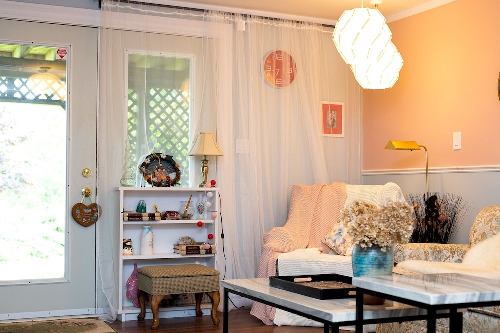 Lily's Garden Elite Double Room, 1 Queen Bed, Courtyard View (1: Rose) 5