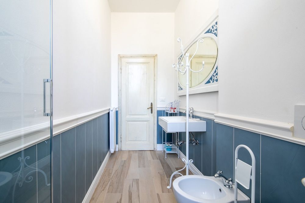 Santa Maria Novella 4 Bedrooms by Mmega Comfort Apartment, 4 Bedrooms 26