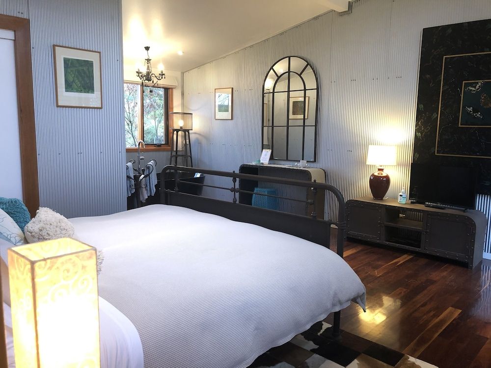 The Studio Yarra Valley Romantic Villa, 1 King Bed, Bathtub, Valley View 7
