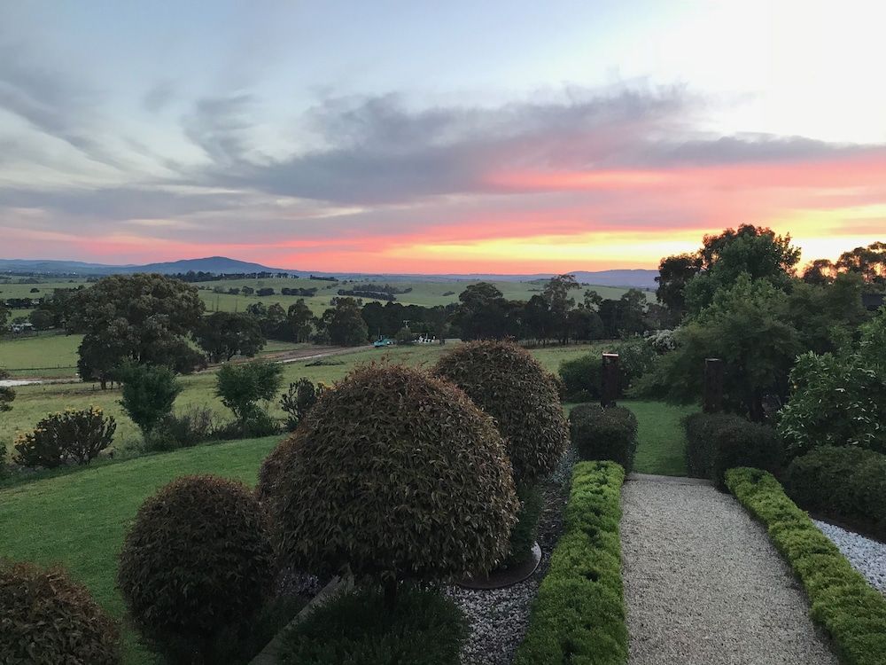 The Studio Yarra Valley Romantic Villa, 1 King Bed, Bathtub, Valley View 12
