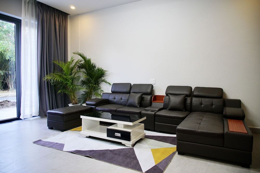 Stork Phu Quoc Homestay - Hostel 7BR Townhouse by the beach and share swimming pool 5