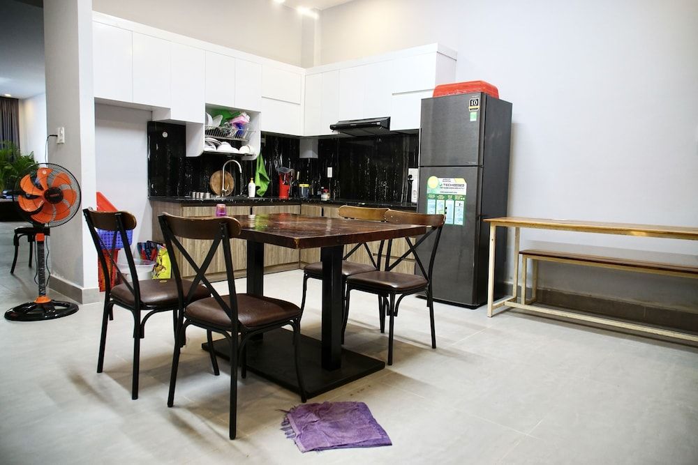 Stork Phu Quoc Homestay - Hostel 7BR Townhouse by the beach and share swimming pool 4