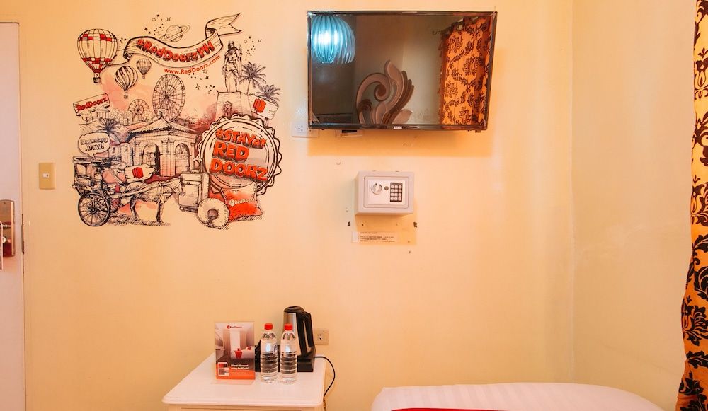 RedDoorz @ Manila Venetian Hotel Single Room (Window is not Guaranteed) 11