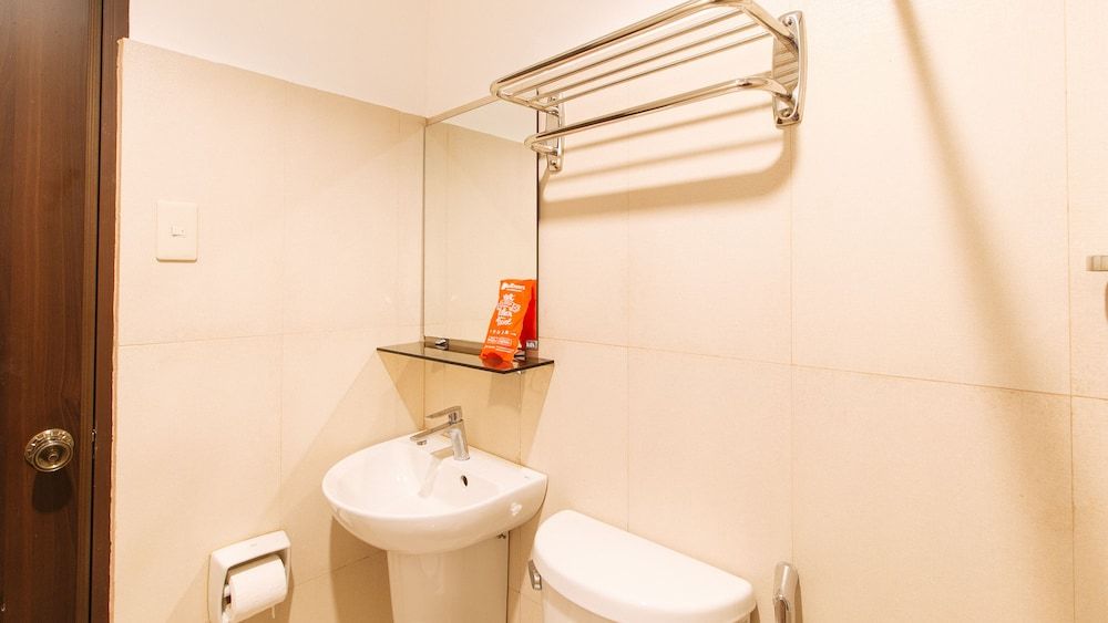 RedDoorz @ Manila Venetian Hotel Double Room (Window is not Guaranteed) 16