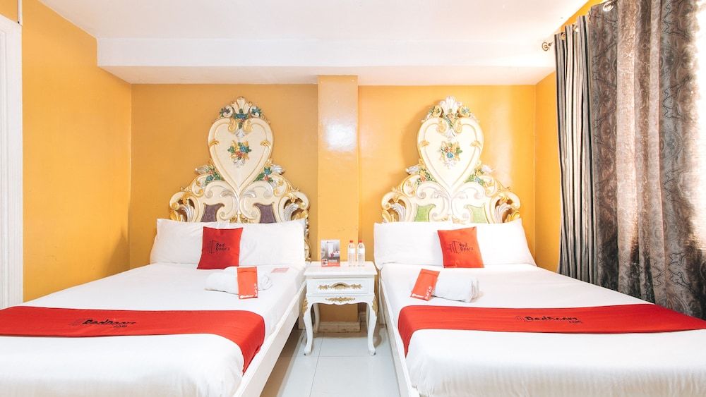 RedDoorz @ Manila Venetian Hotel Deluxe Room (Window is not Guaranteed) 2