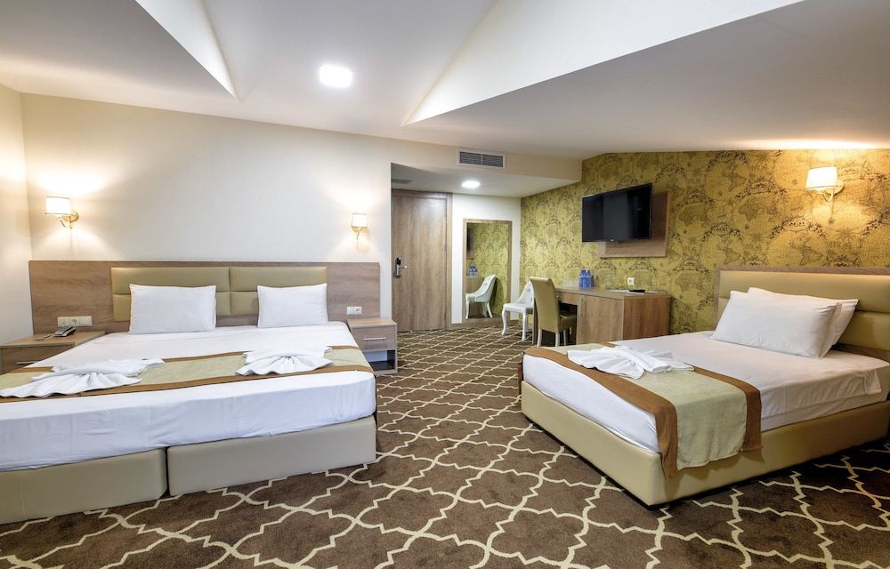 Link Hotel Tbilisi Triple Room 3