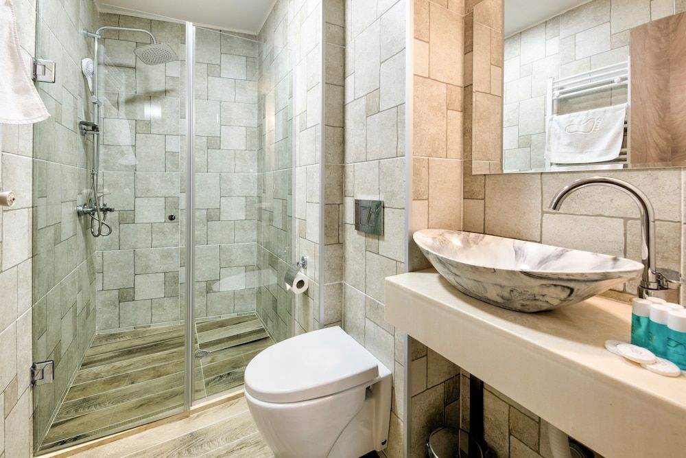 Link Hotel Tbilisi Triple Room 4