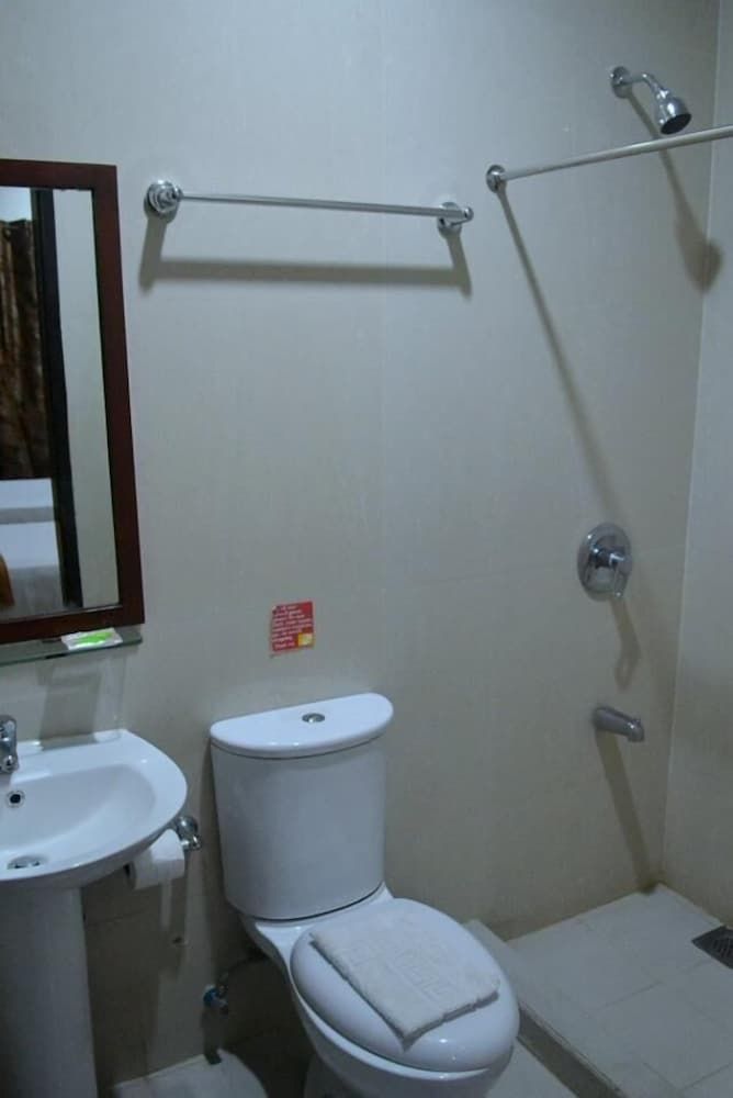 Castle Dreams Hotel Deluxe Single Room 4