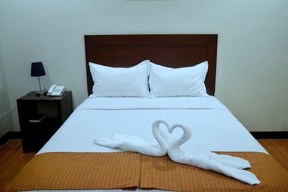 Castle Dreams Hotel Deluxe Single Room 3