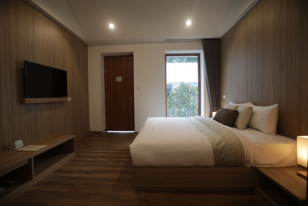 Four O'clock Hotel Grand Room, 1 King Bed (2nd Floor) 2
