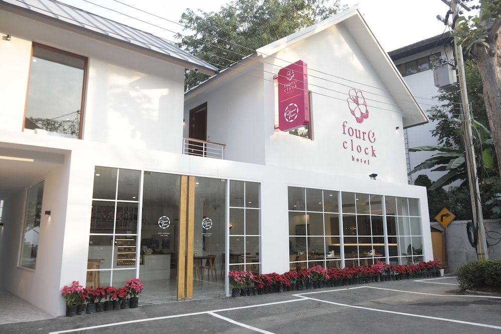 undefined Four O'clock Hotel 7