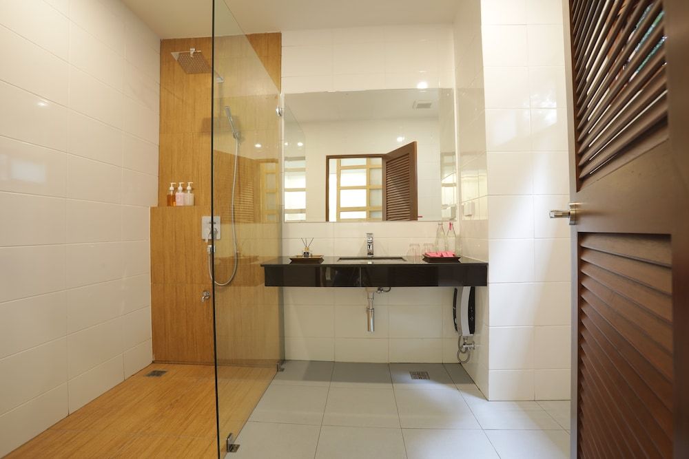 undefined Four O'clock Hotel 9