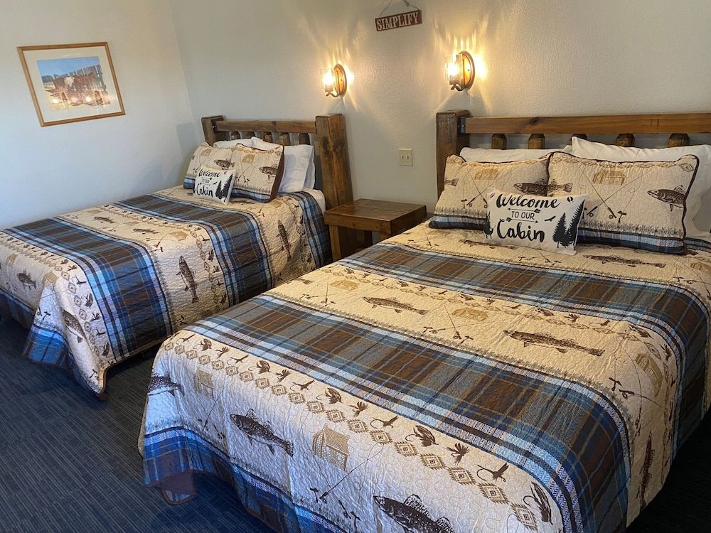 Standard Cabin, 2 Queen Beds, Non Smoking, Lake View