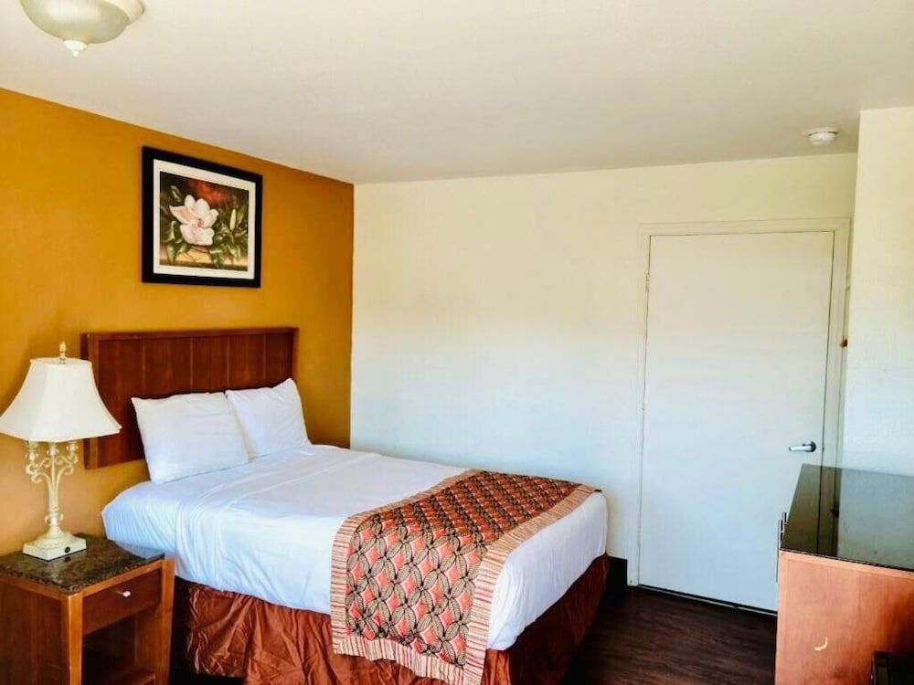 Royal Inn Richmond Hill- Savannah I-95 Basic Single Room, Accessible