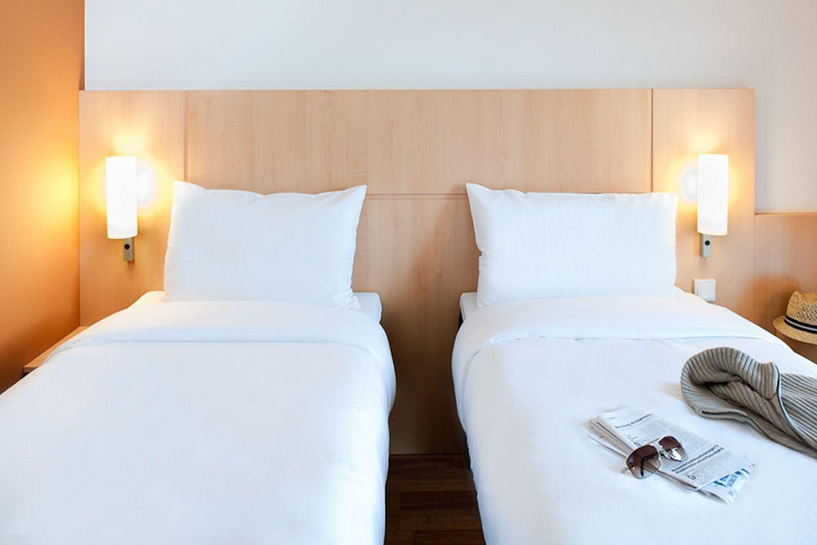 Standard Twin Bed Room