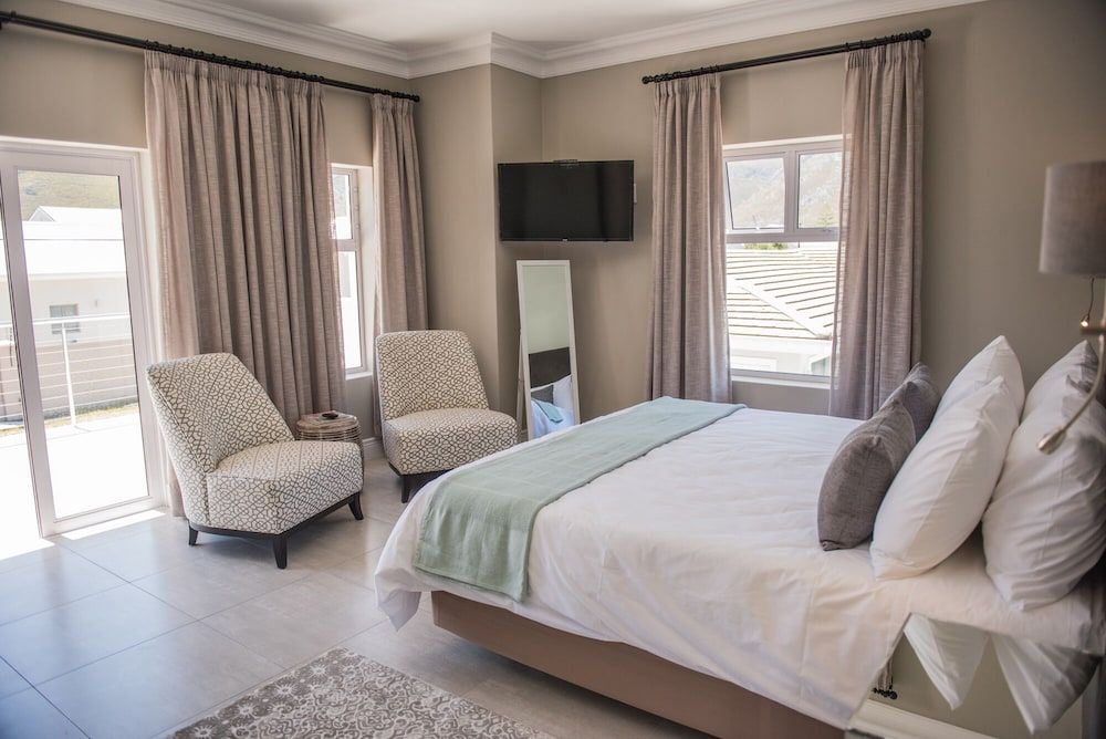 undefined The Whale on Main B&B