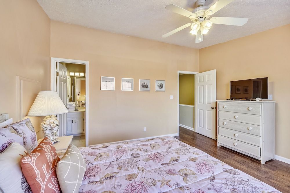 Townhome, 3 Bedrooms (208)