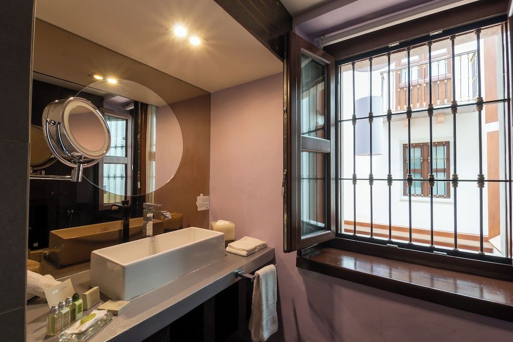 1850 Hotel Boutique Deluxe Room Aranza 9