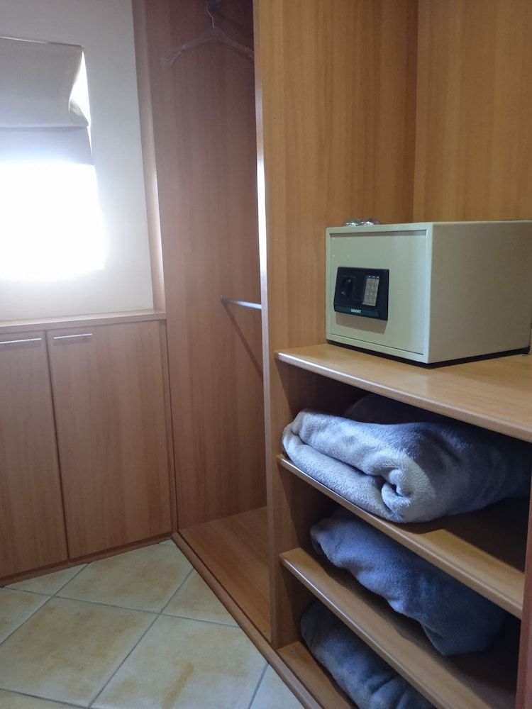 undefined Carmel Huys Lodge 2