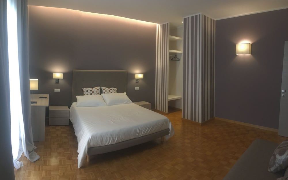 Robin Rooms Superior Double Room, 1 Queen Bed, Non Smoking 2