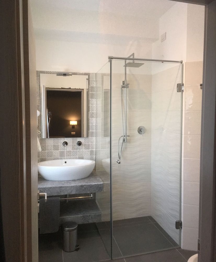 Robin Rooms Deluxe Double Room, Non Smoking 5