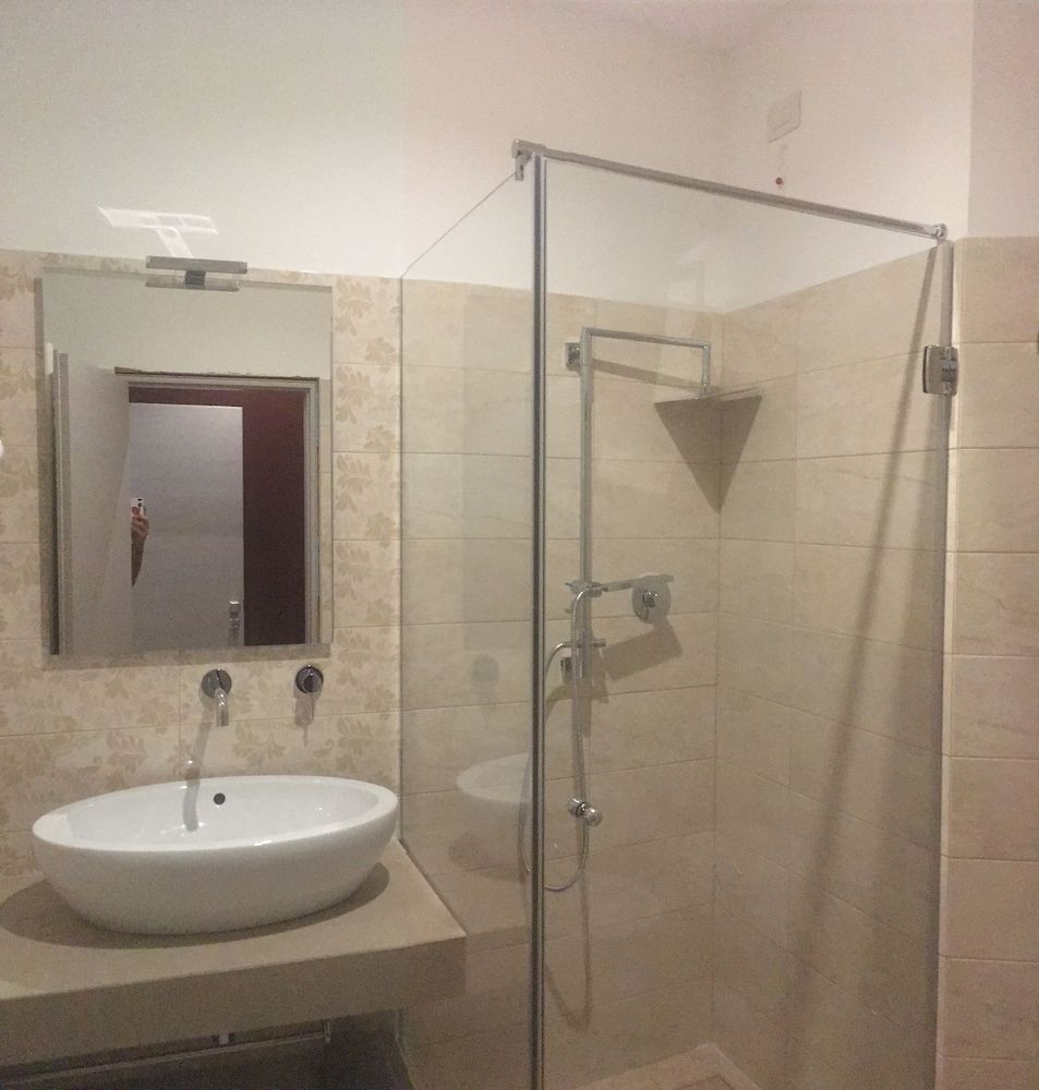 Robin Rooms Deluxe Double Room, Non Smoking 6