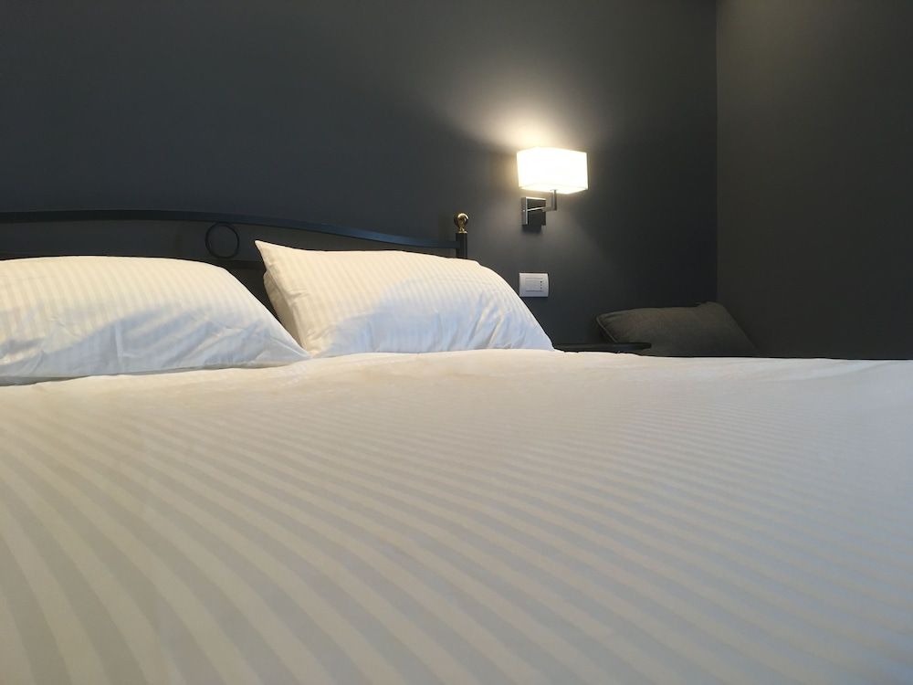 Robin Rooms Deluxe Double Room, Non Smoking 2