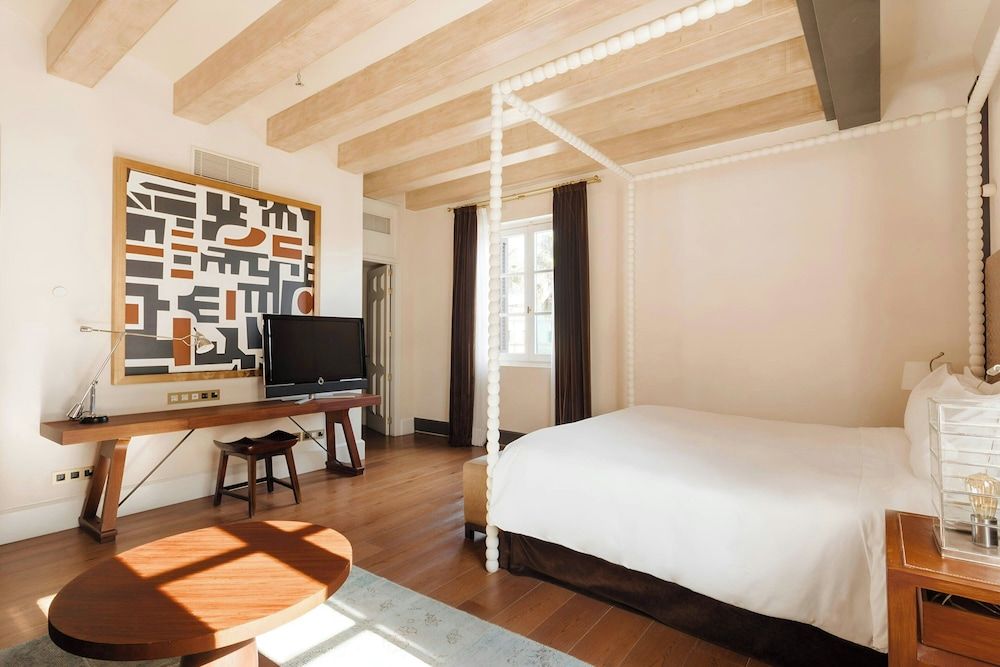 Suite, 1 King Bed