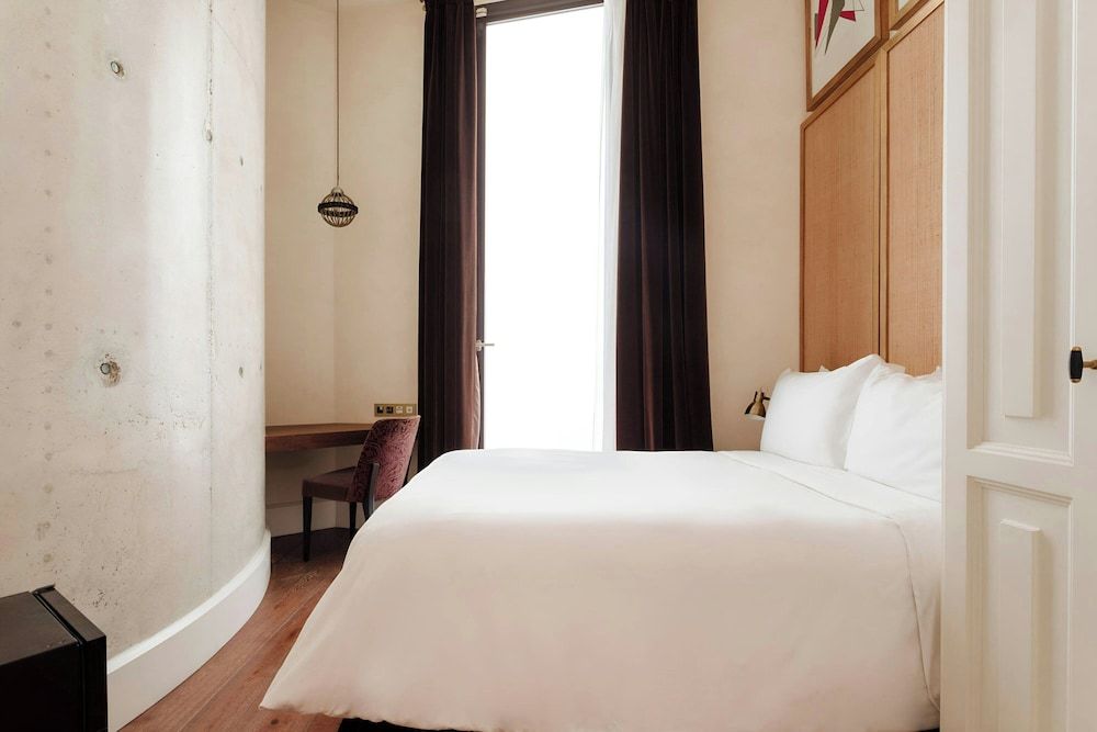 DO Plaça Reial Hotel Gothic Quarter, Sonder by Marriott Bonvoy Room, 1 Queen Bed 4