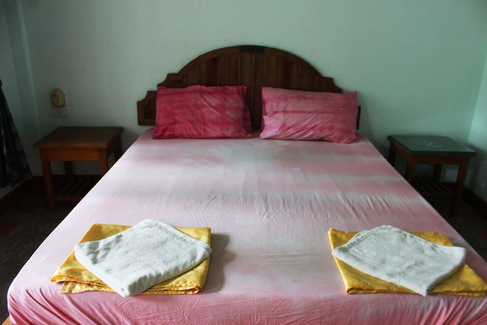 Chill Out Bar and Bungalows Chillout Art House 2