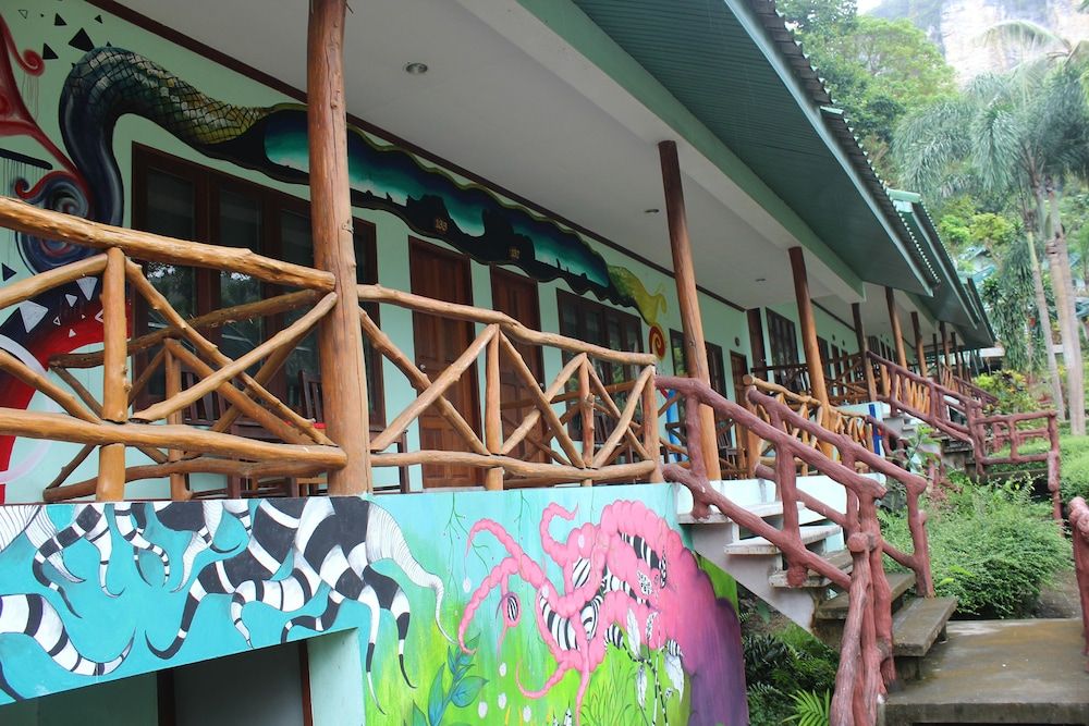 undefined Chill Out Bar and Bungalows 8