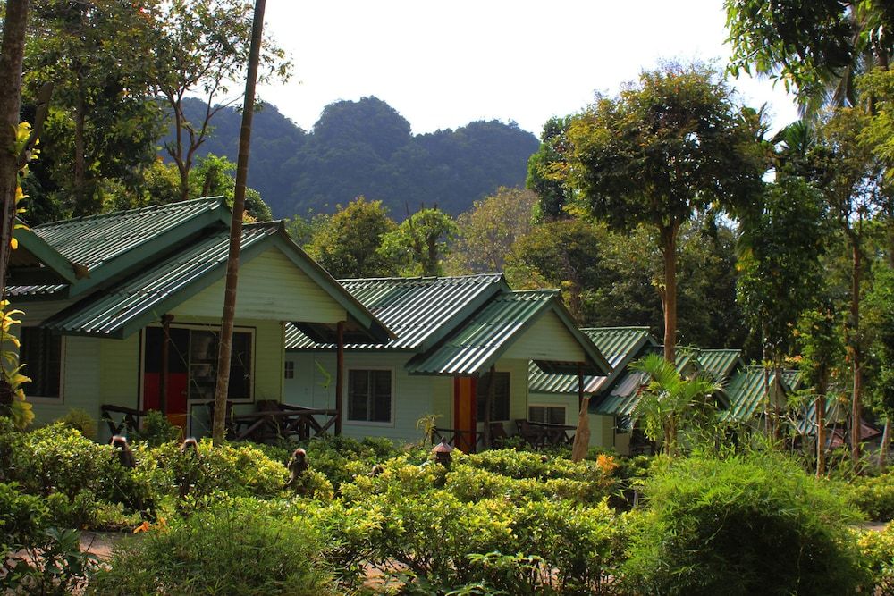 undefined Chill Out Bar and Bungalows 4