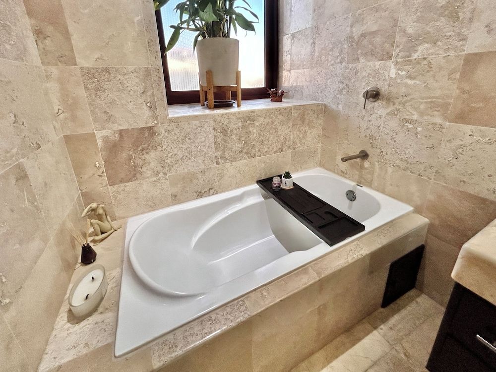 El Faro 403 SURF Deluxe Room, 1 Bedroom, Kitchen, Beachside 8