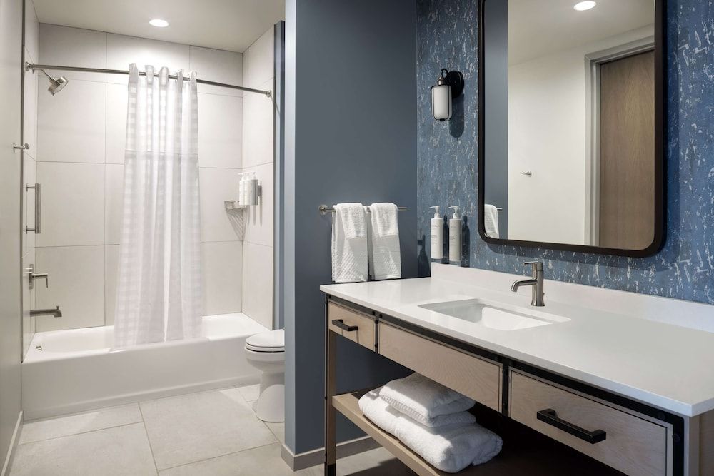 Suite, 2 Queen Beds (2 Room)