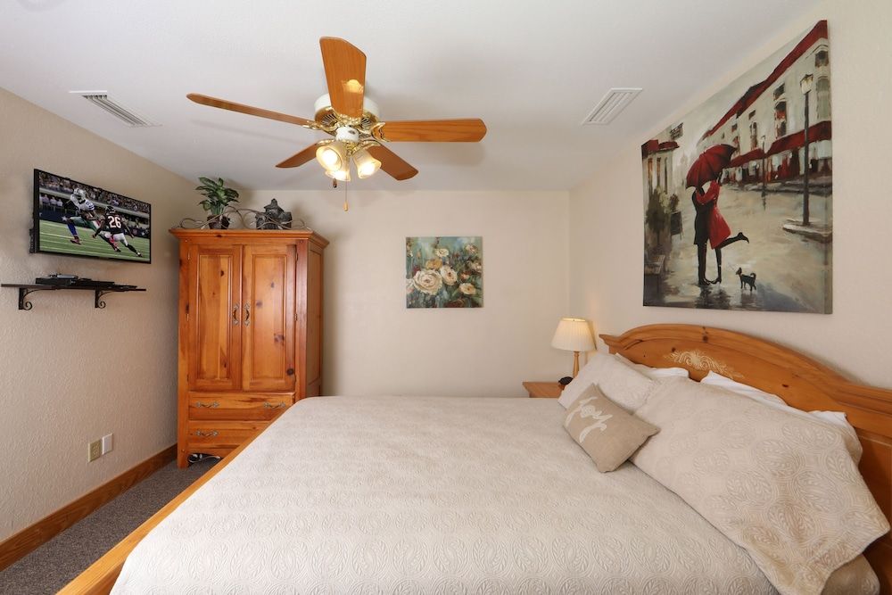 House, Multiple Beds, Hot Tub