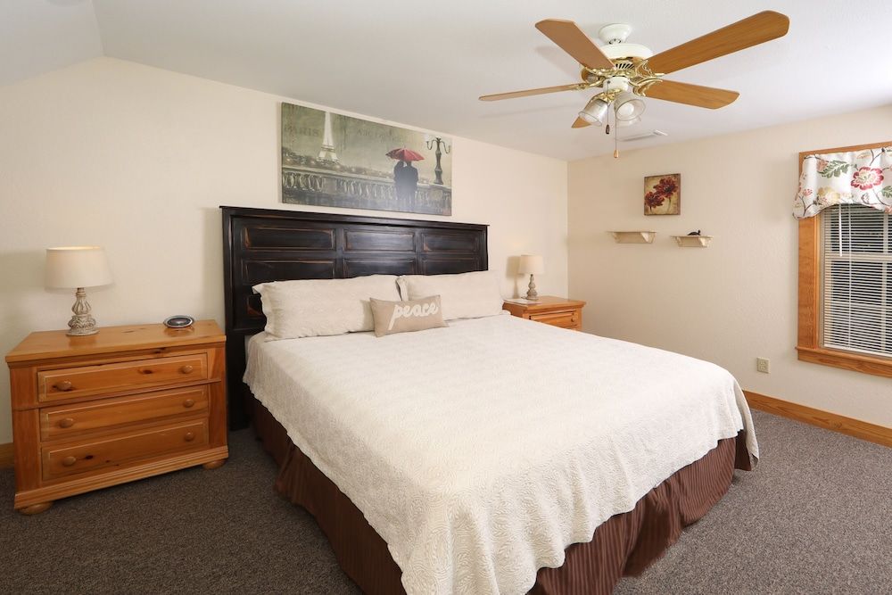 House, Multiple Beds, Hot Tub