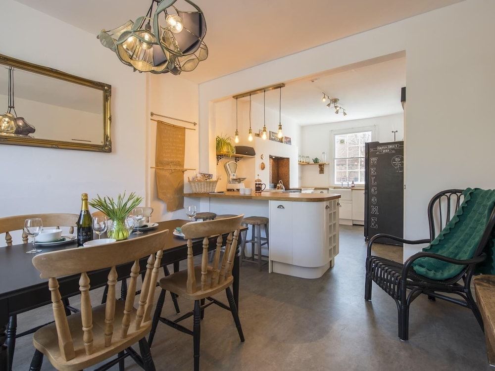 undefined The Tansy House on Queen Street 10