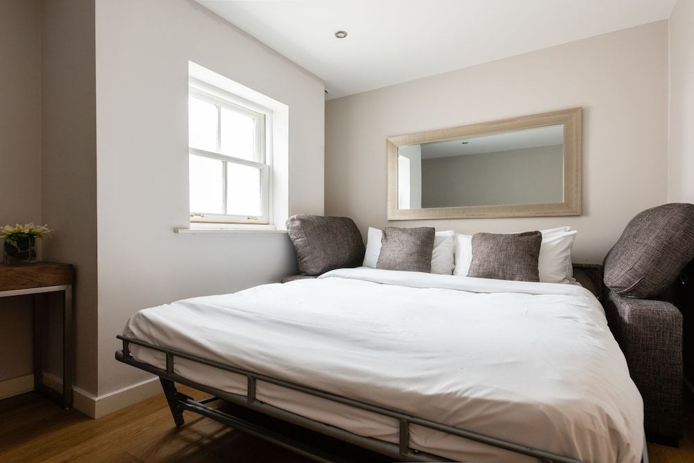 undefined The Norfolk Townhouse - Large & Stunning 5BDR Mews Home on Private Street