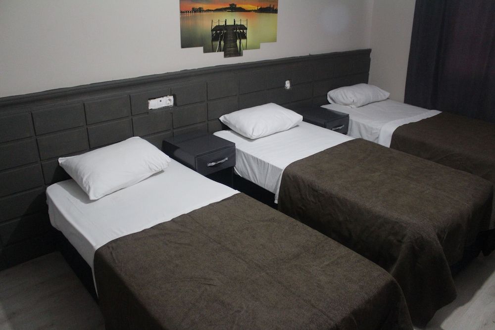 Asus Palmiye Otel Triple Room 4