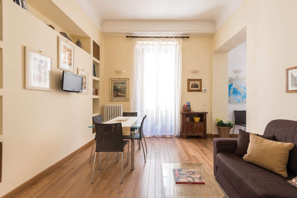 Charming 2bed Apt Overlooking Duomo Apartment, 2 Bedrooms 35