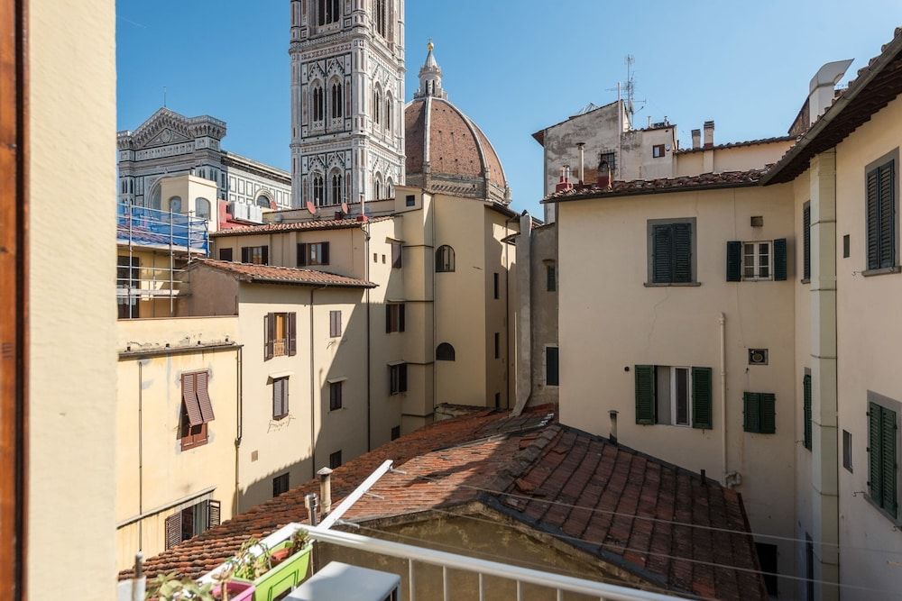 Charming 2bed Apt Overlooking Duomo Apartment, 2 Bedrooms 15