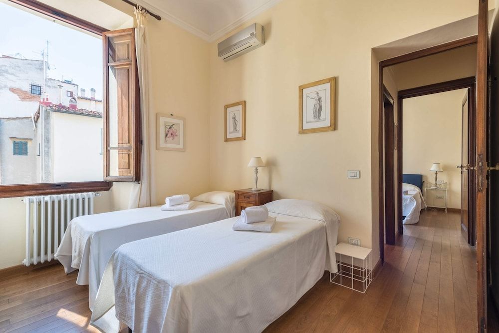 Charming 2bed Apt Overlooking Duomo Apartment, 2 Bedrooms 8