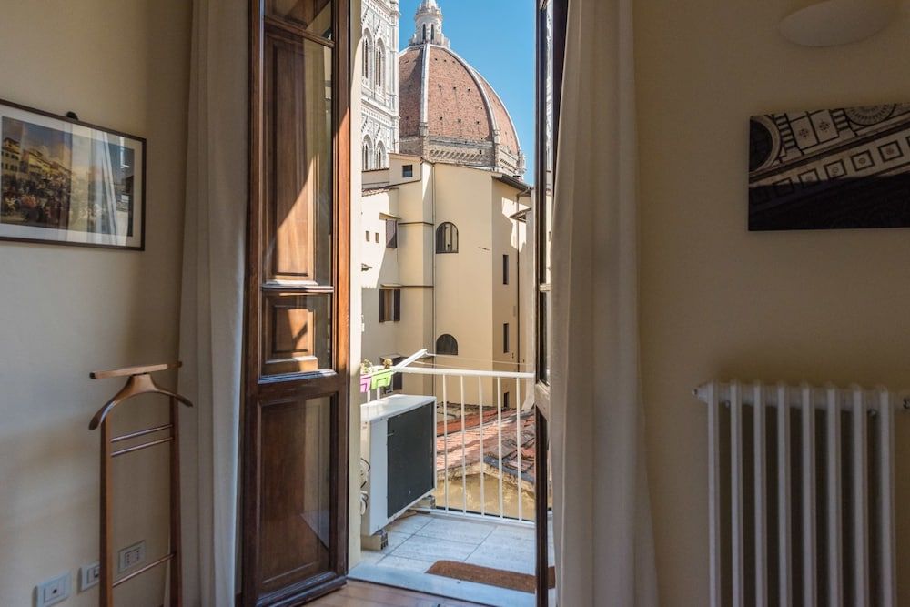 Charming 2bed Apt Overlooking Duomo Apartment, 2 Bedrooms 14