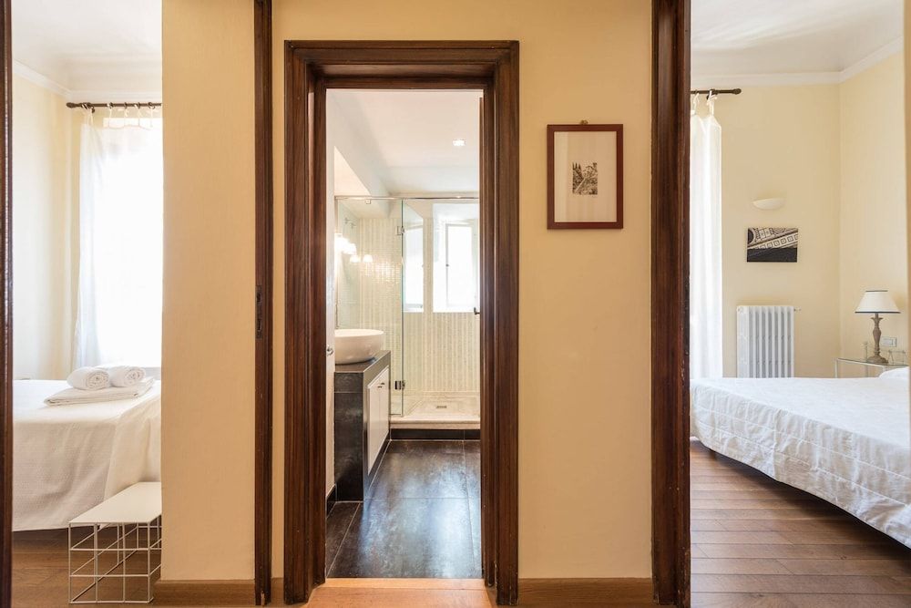 Charming 2bed Apt Overlooking Duomo Apartment, 2 Bedrooms 17