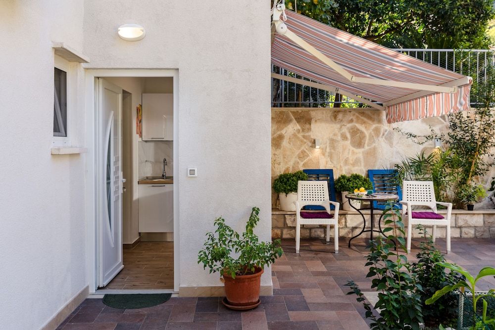 undefined Apartments Martha 8