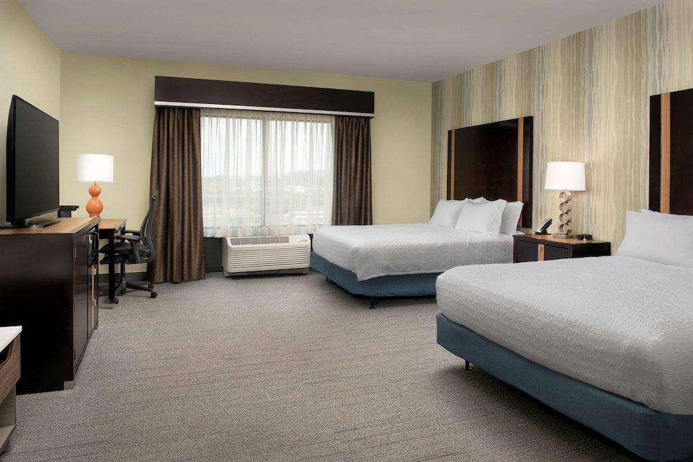 Room, 2 Queen Beds, Accessible, Bathtub (Mobility/Hearing)